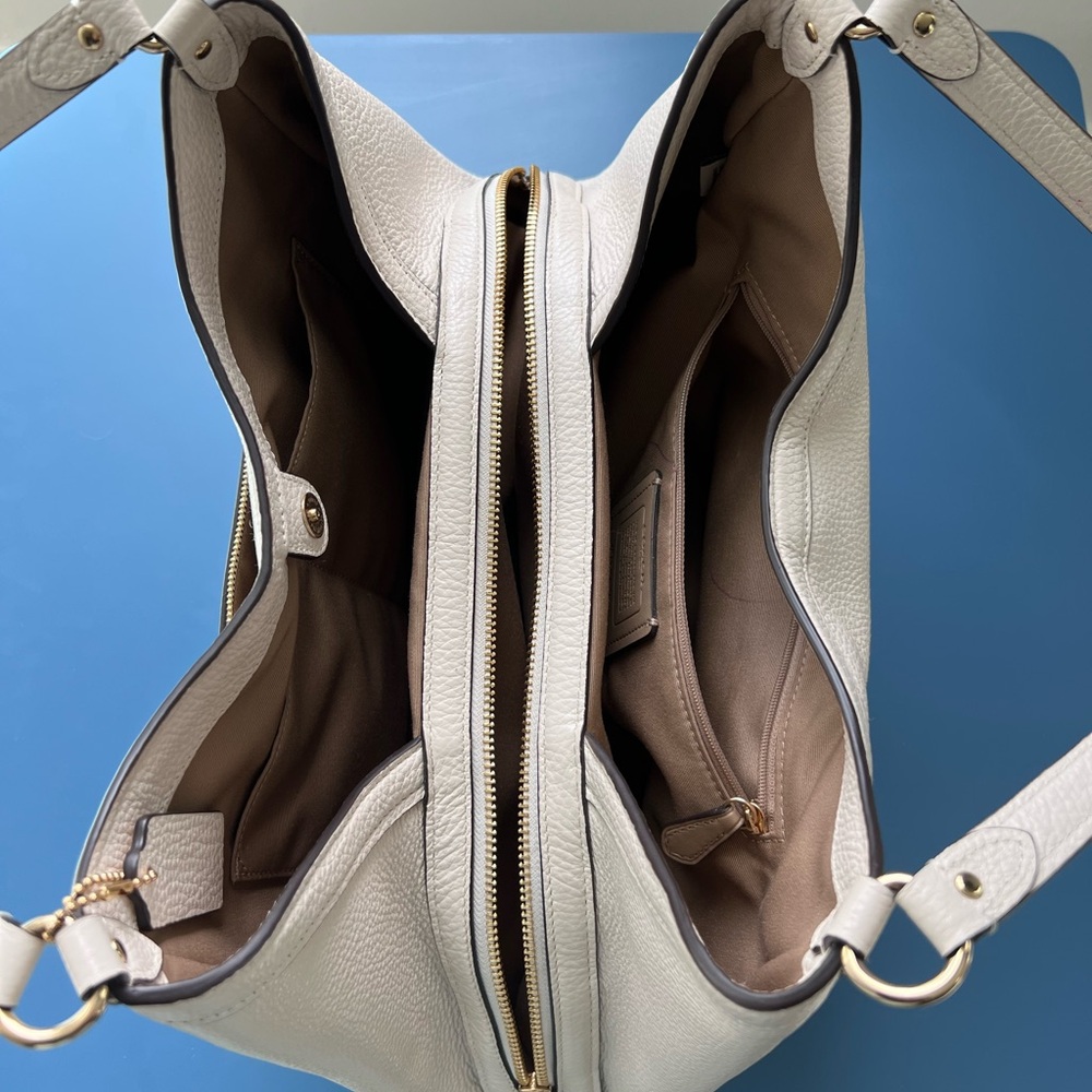 Coach Cream Leather Bag - Picture 9 of 16